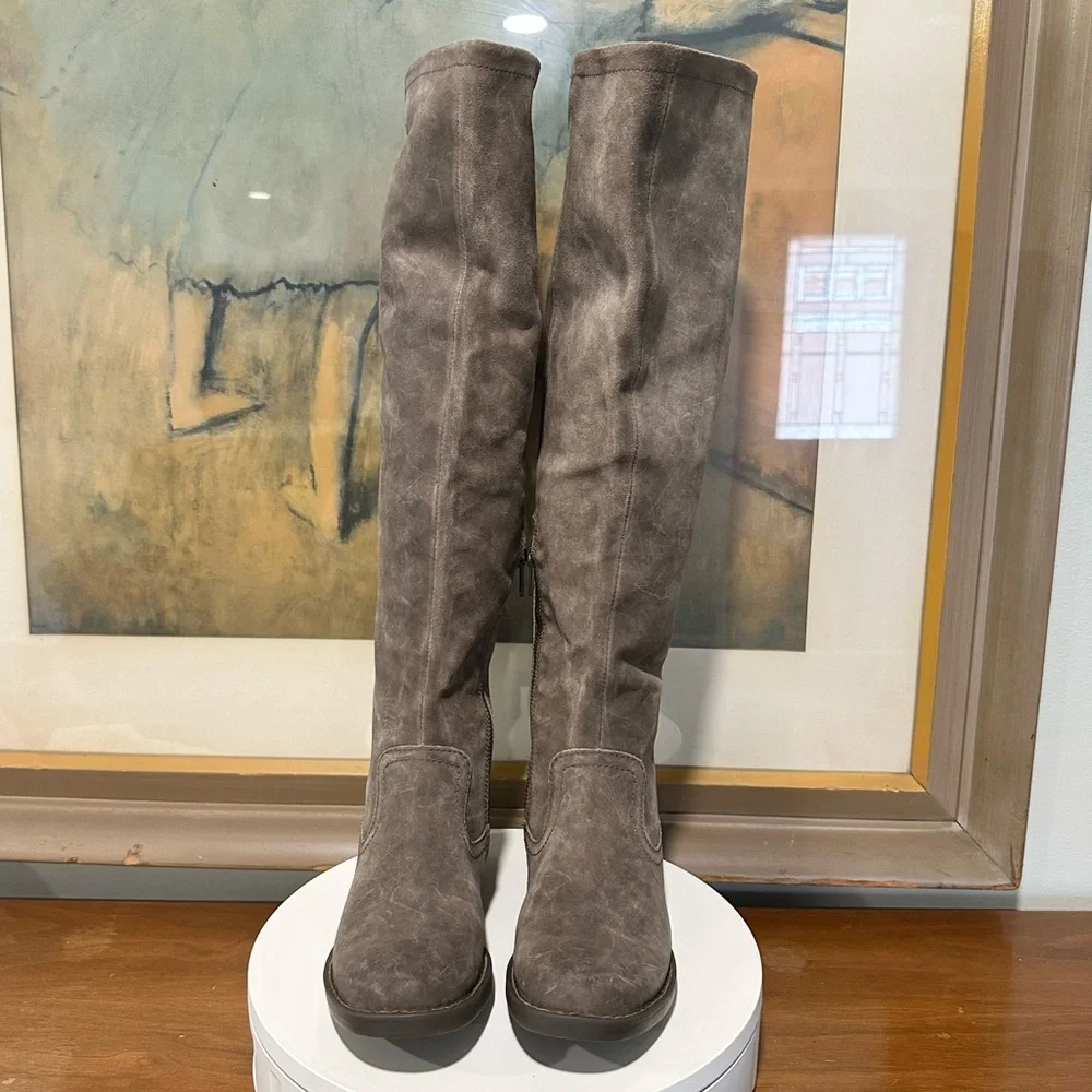 🌸BORN🌸 Britton Tall Over the Knee Boot Taupe Distressed Size: 6M